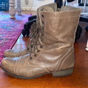 Combat boots